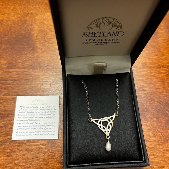 Sterling Silver fitted Celtic pendant with pearl - Picture 1 of 5